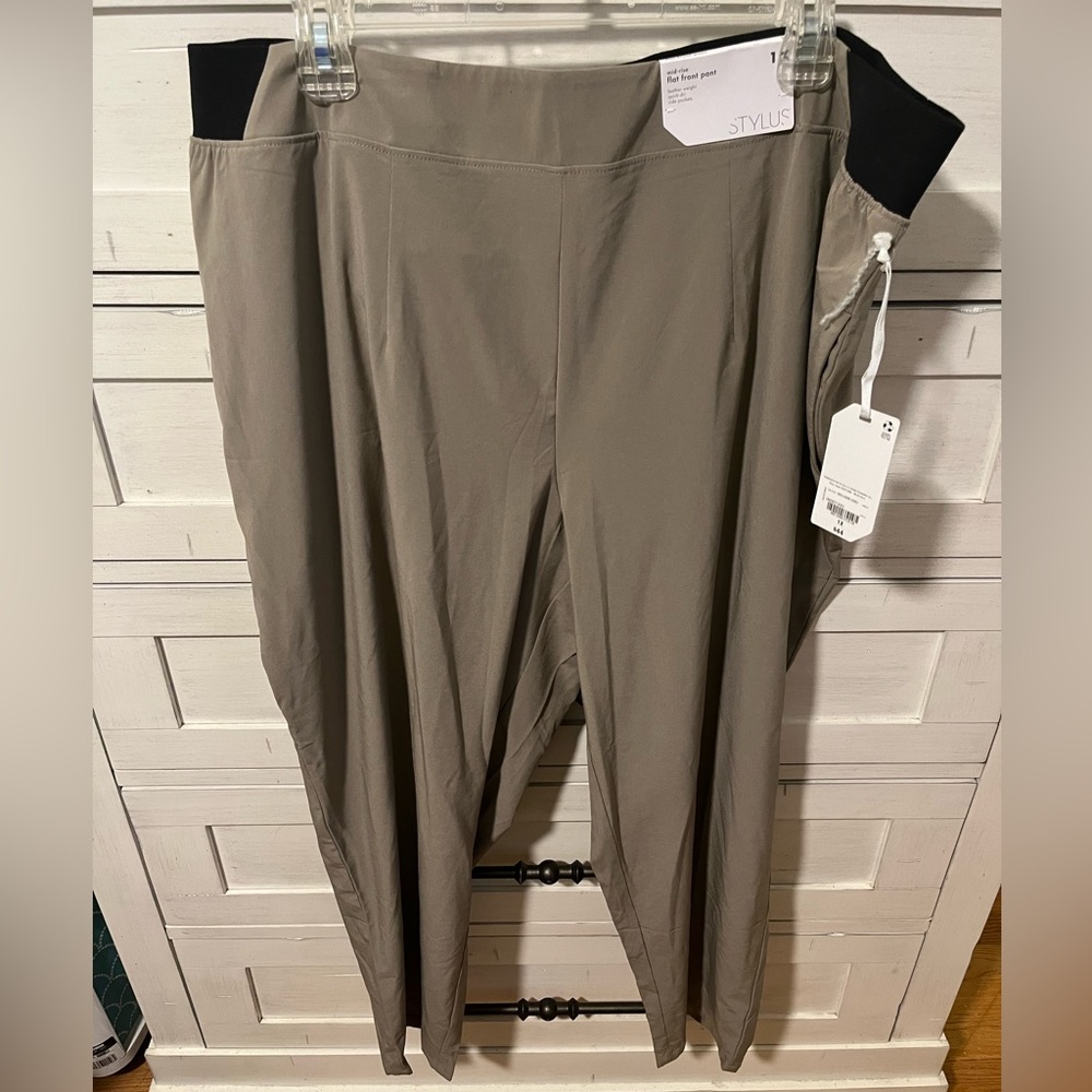 Stylus mid-rise Flat Front Pant 1x